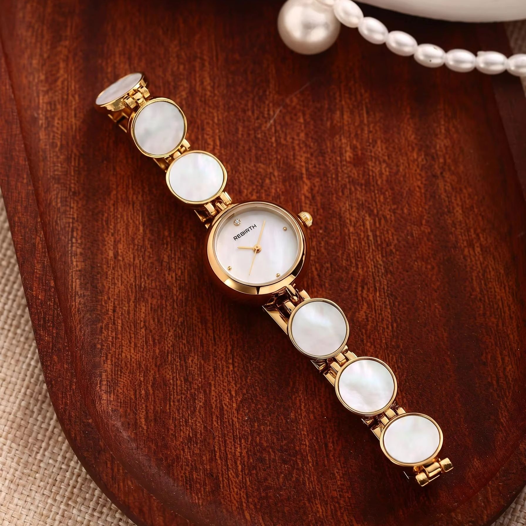 Quiet Luxury Watch - Hafif Lüks Dört Yapraklı Yonca Tasarımlı,