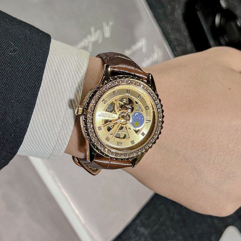 Güneş Ay Yıldızları Göstergeli - Luxury Watch On Sale incelemesi ve fiyatı
