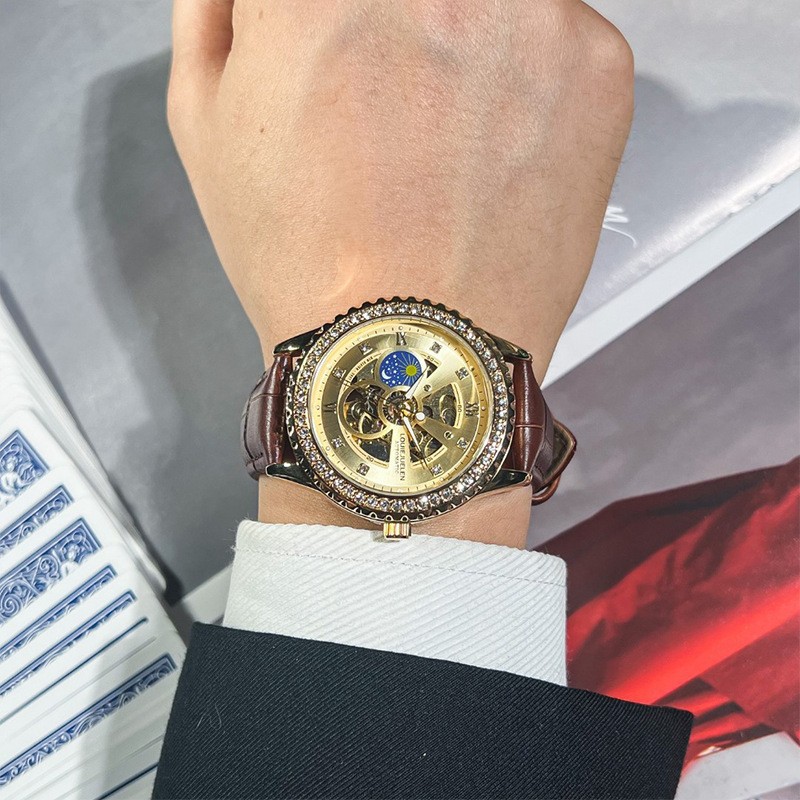 Güneş Ay Yıldızları Göstergeli - Luxury Watch On Sale incelemesi ve fiyatı