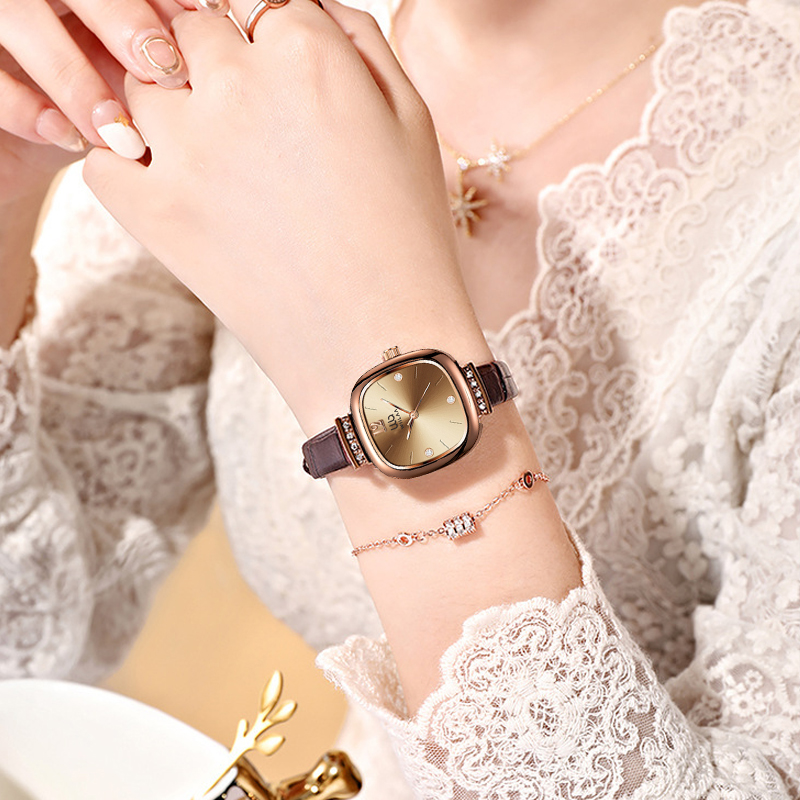 Kadınlar için Gül Altın Kare S - Luxury Watch With Leather Strap incelemesi ve fiyatı