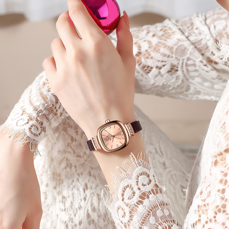 Kadınlar için Gül Altın Kare S - Luxury Watch With Leather Strap incelemesi ve fiyatı