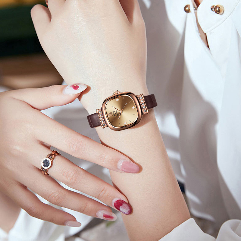 Kadınlar için Gül Altın Kare S - Luxury Watch With Leather Strap incelemesi ve fiyatı