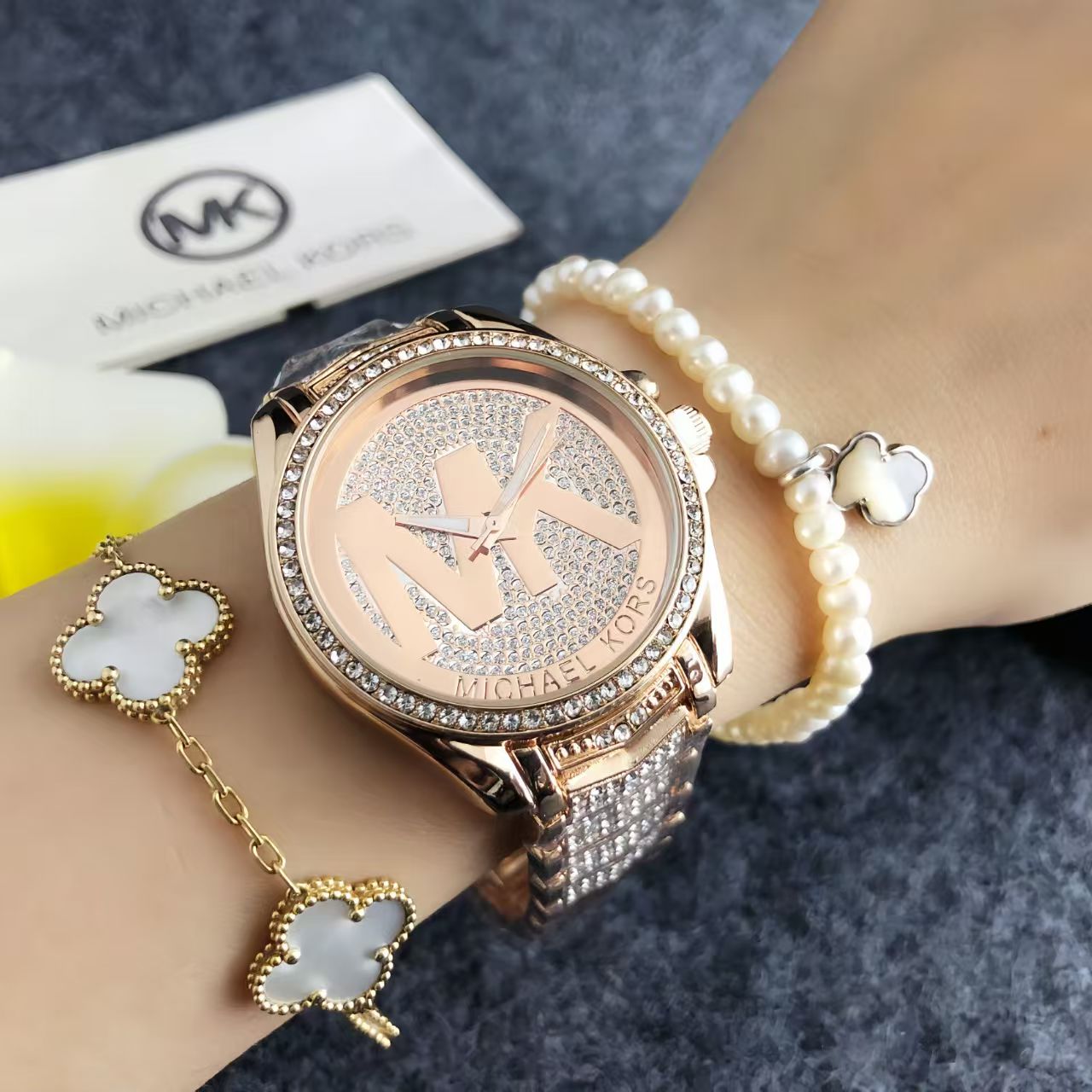 Michael Kors yeni şık ve zarif - Luxury Watch Photo incelemesi ve fiyatı