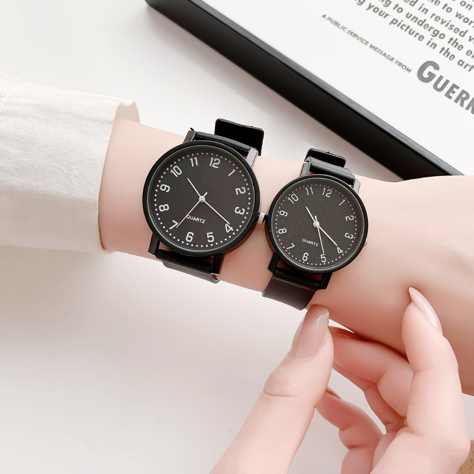 Basit Siyah İzle Kuvars Saatle - Luxury Watch With Leather Strap incelemesi ve fiyatı