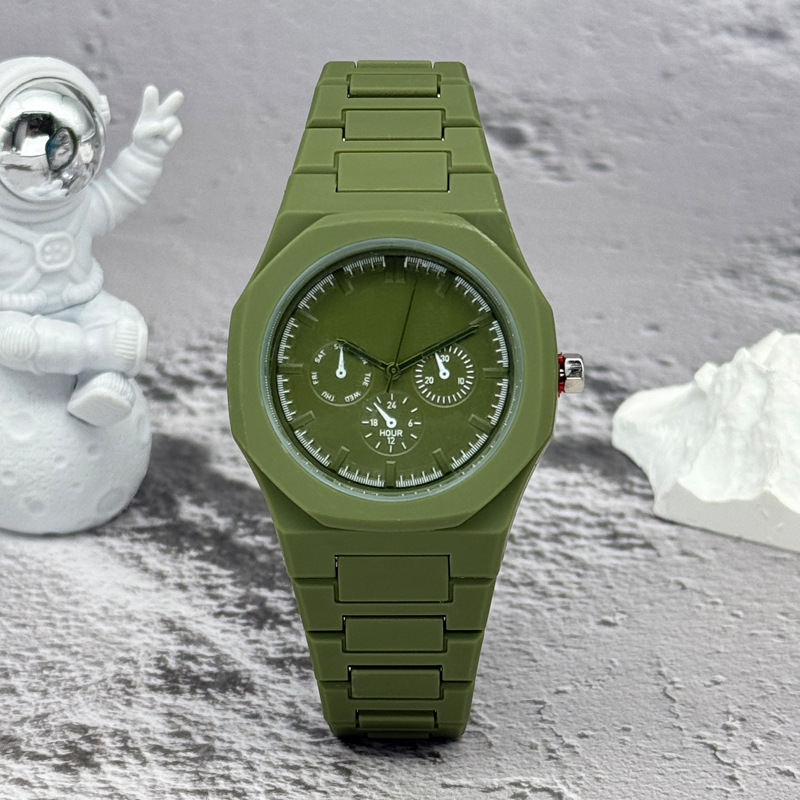 Ünlü Marka Sahte Üç Gözlü Kadr - Luxury Watch Magazine incelemesi ve fiyatı